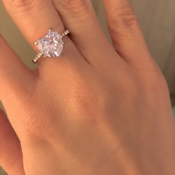 Sparkling Silver heart shaped ring 💗 - Picture 2 of 4